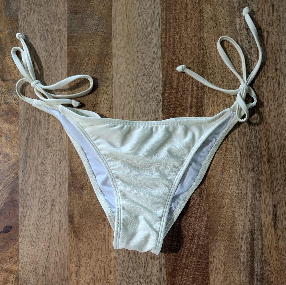 String bikini bottom in Pearl, Size M